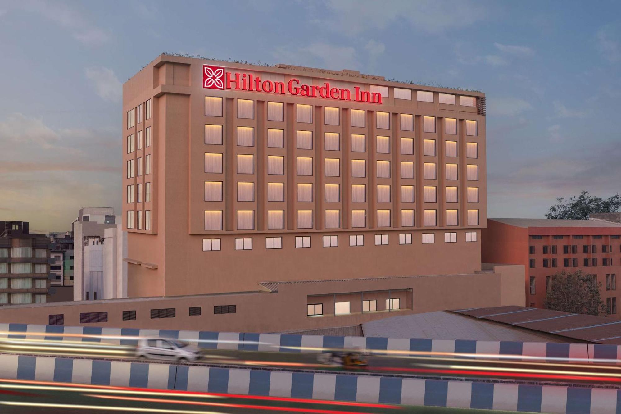 Hilton Garden Inn Surat City Centre Extérieur photo